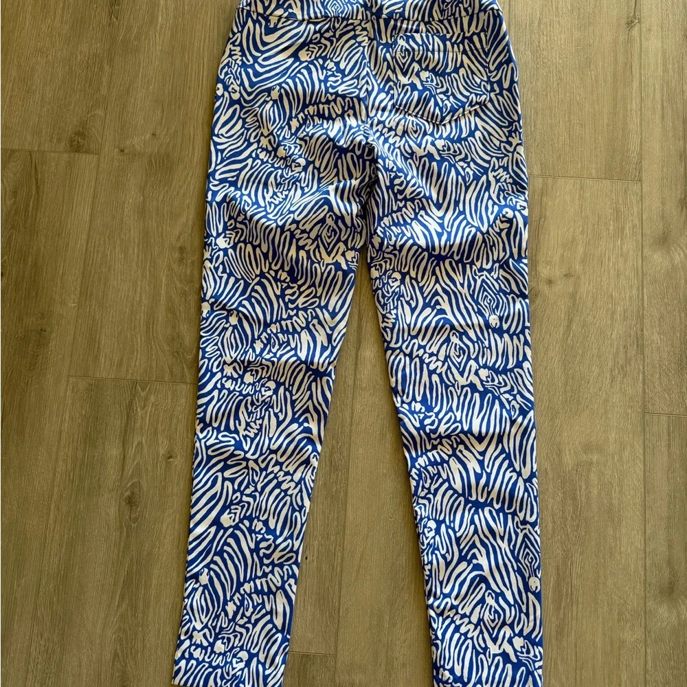 Lilly Pulitzer Blue and White Patterned Leggings brand new size 0 - Picture 2 of 6